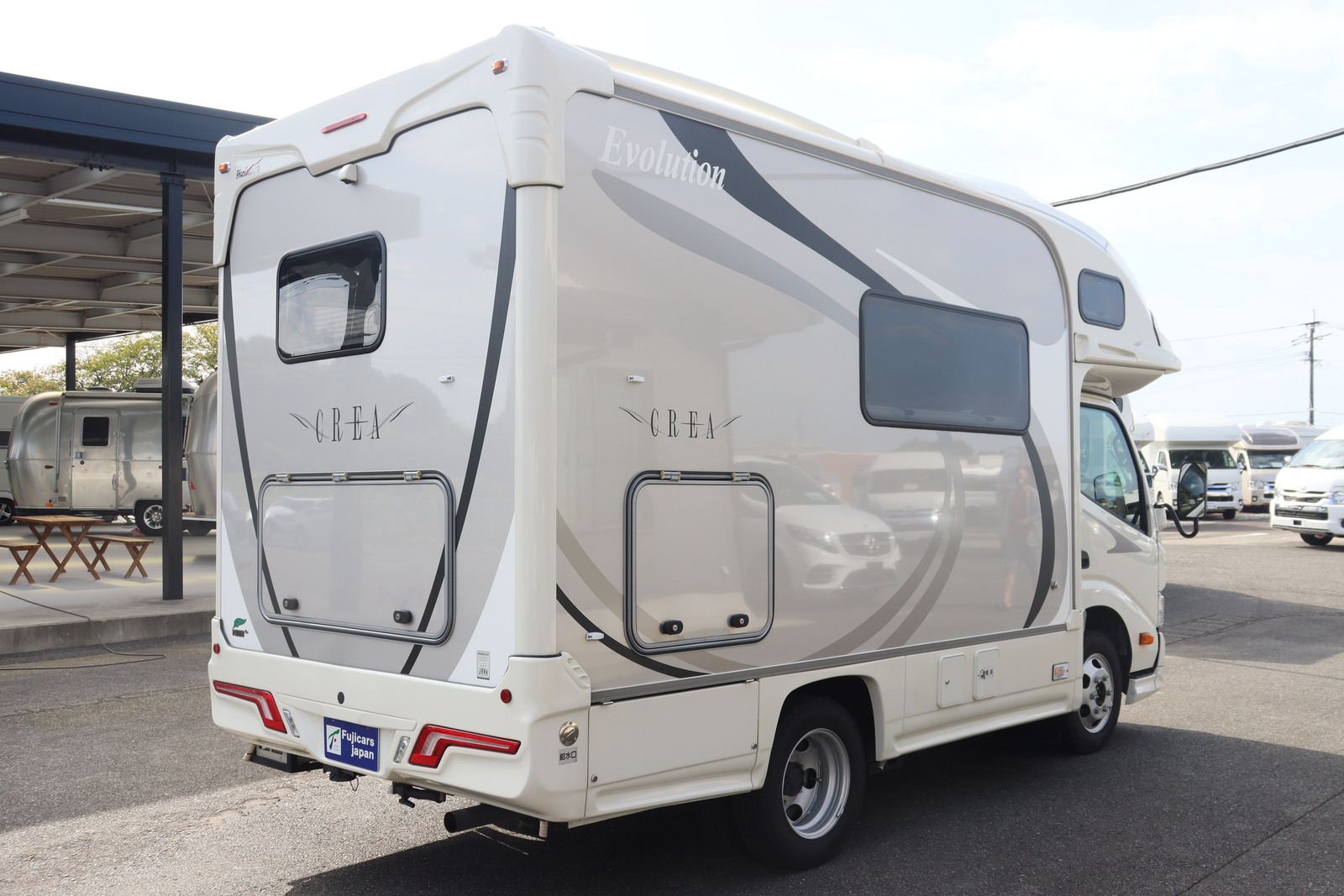 キャンピングカーキャブコン