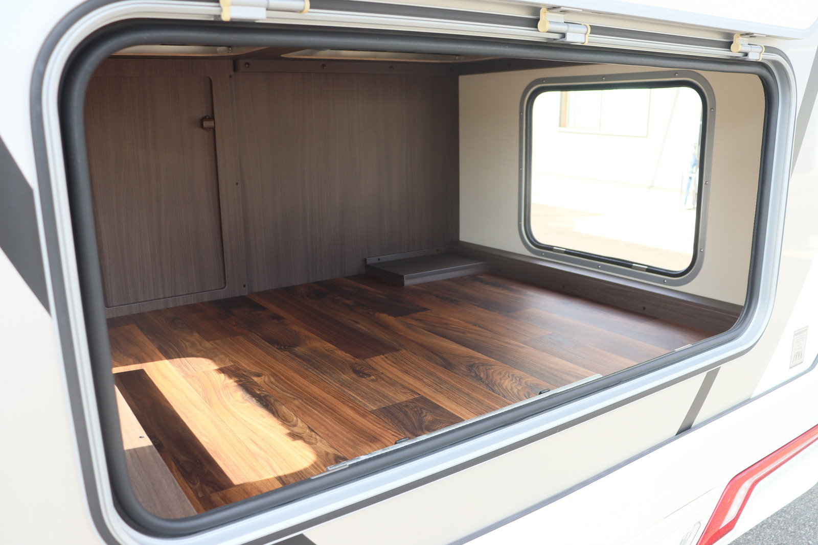 キャンピングカーキャブコン