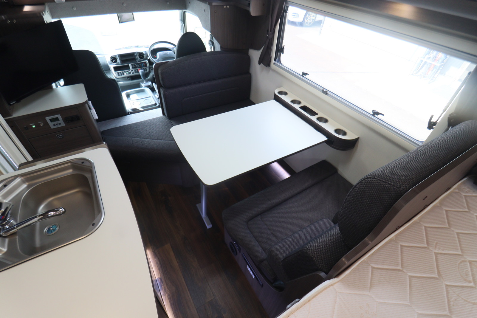 キャンピングカーキャブコン