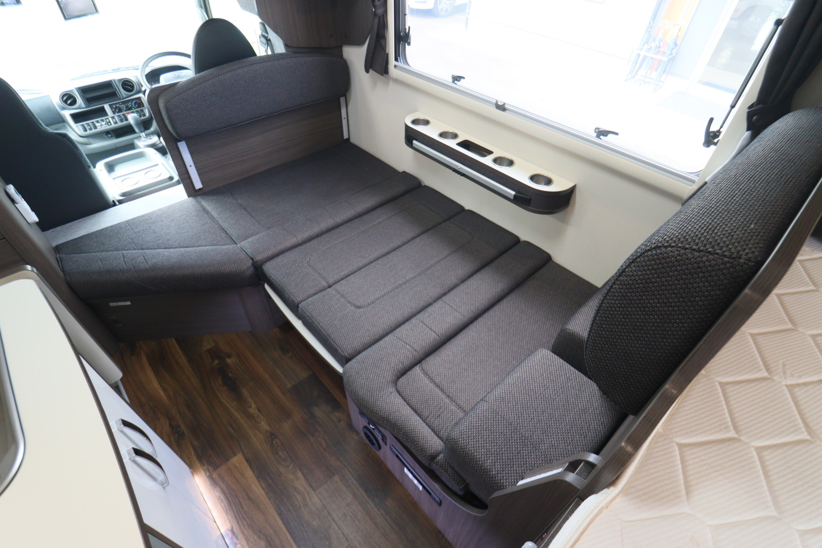 キャンピングカーキャブコン