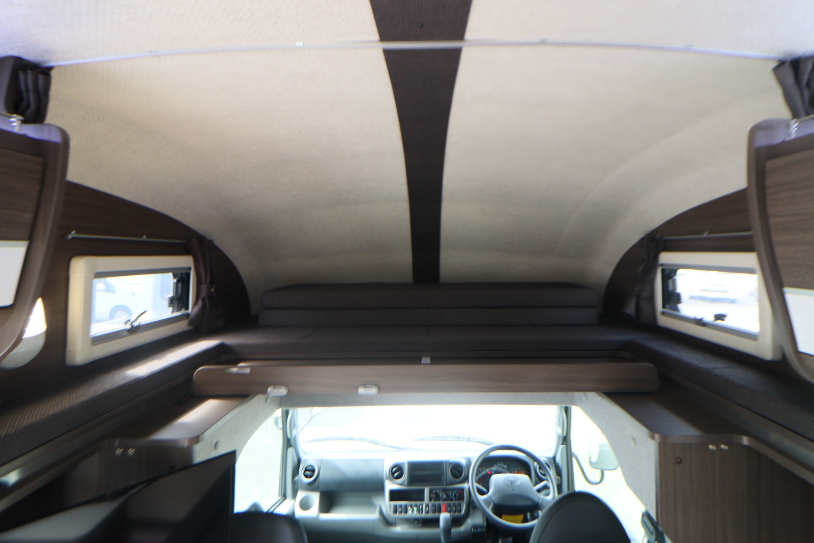 キャンピングカーキャブコン