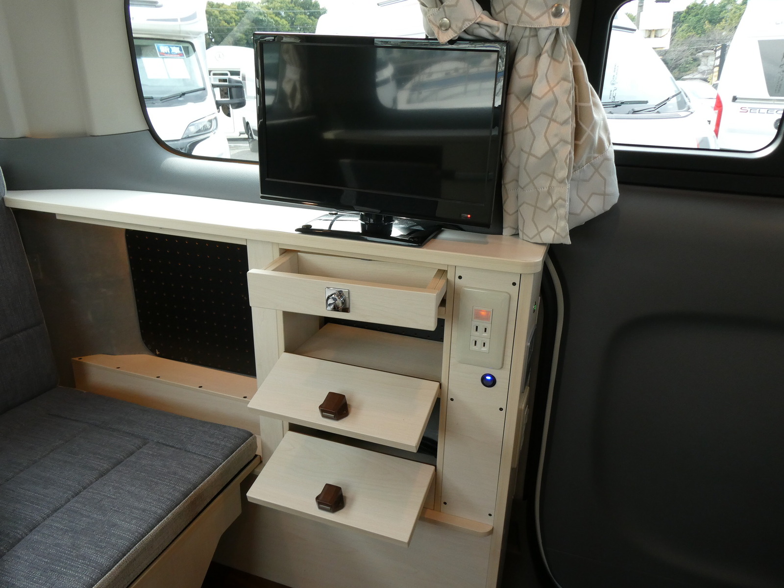 キャンピングカーバンコン