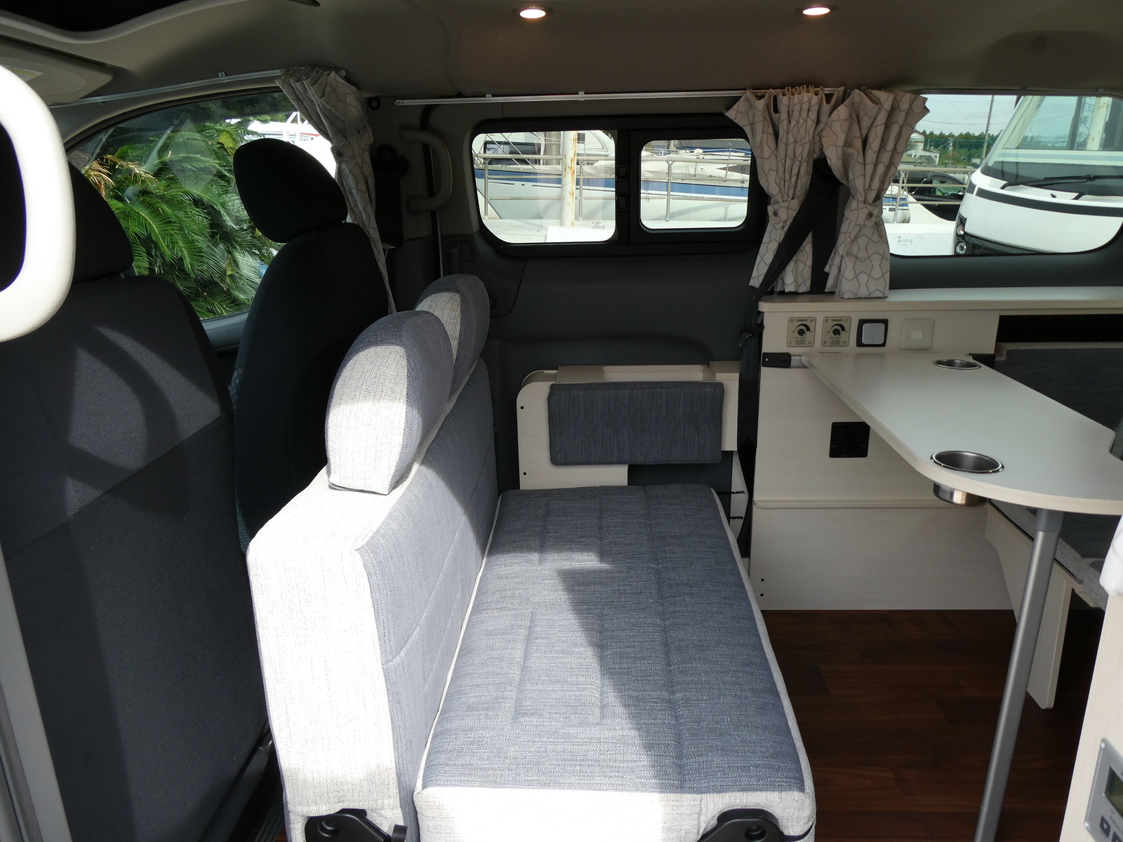 キャンピングカーバンコン