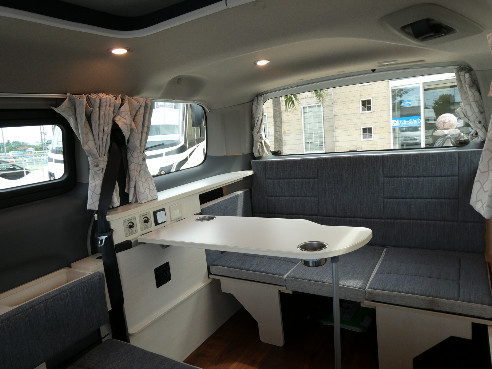 キャンピングカーバンコン