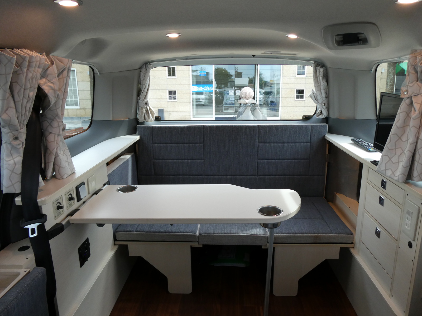 キャンピングカーバンコン