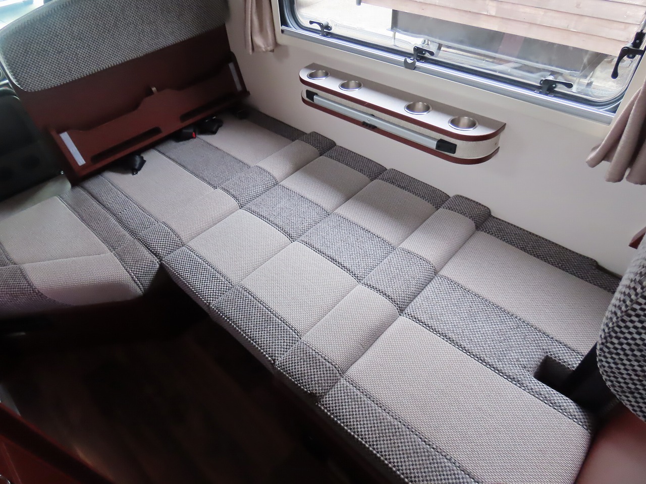 キャンピングカーキャブコン