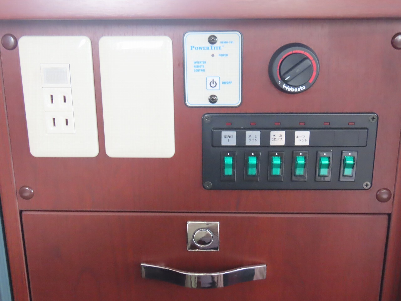 キャンピングカーキャブコン