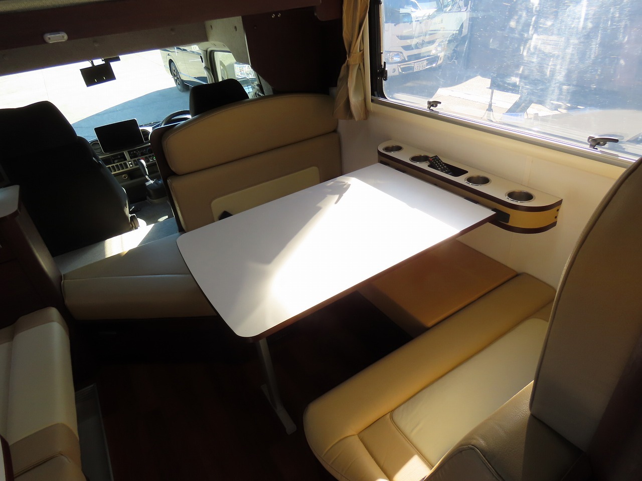 キャンピングカーキャブコン