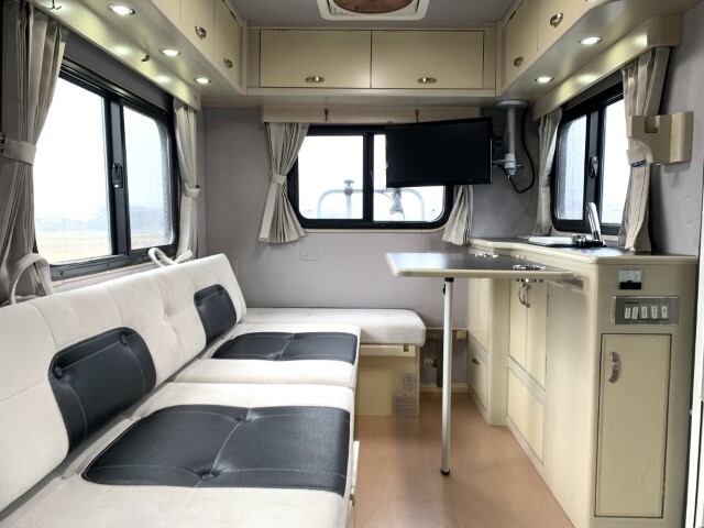 キャンピングカー軽キャンパー