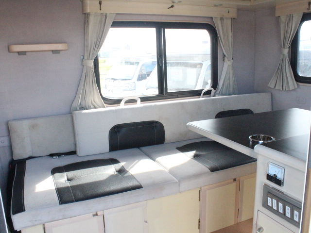 キャンピングカー軽キャンパー