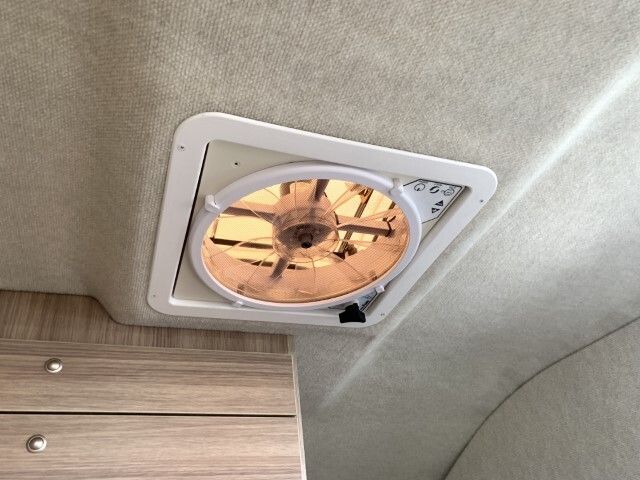 キャンピングカーキャブコン