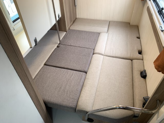 キャンピングカーキャブコン