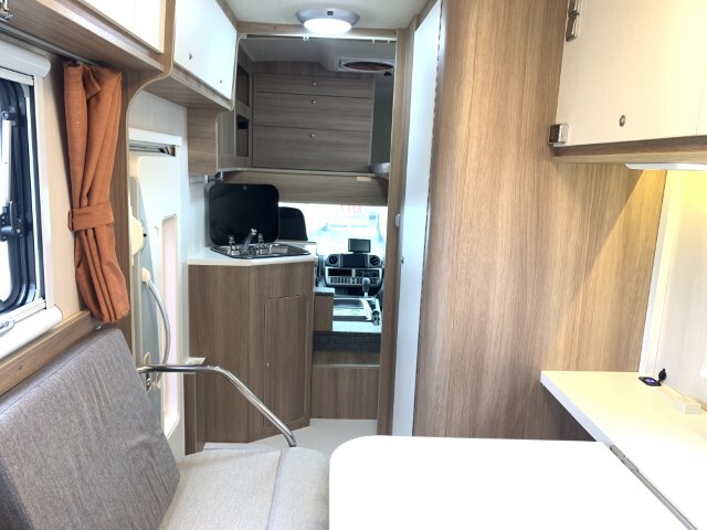 キャンピングカーキャブコン