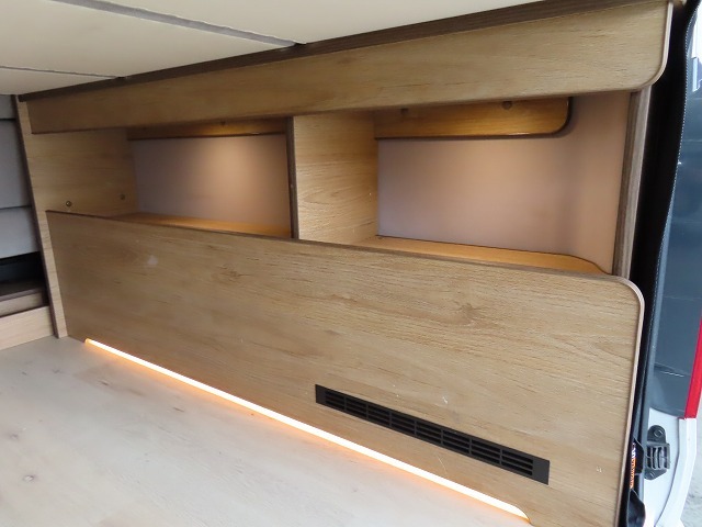 キャンピングカーバンコン