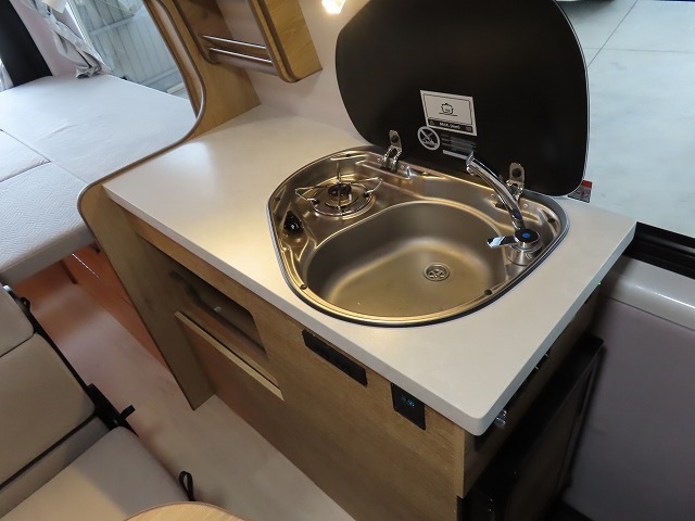 キャンピングカーバンコン