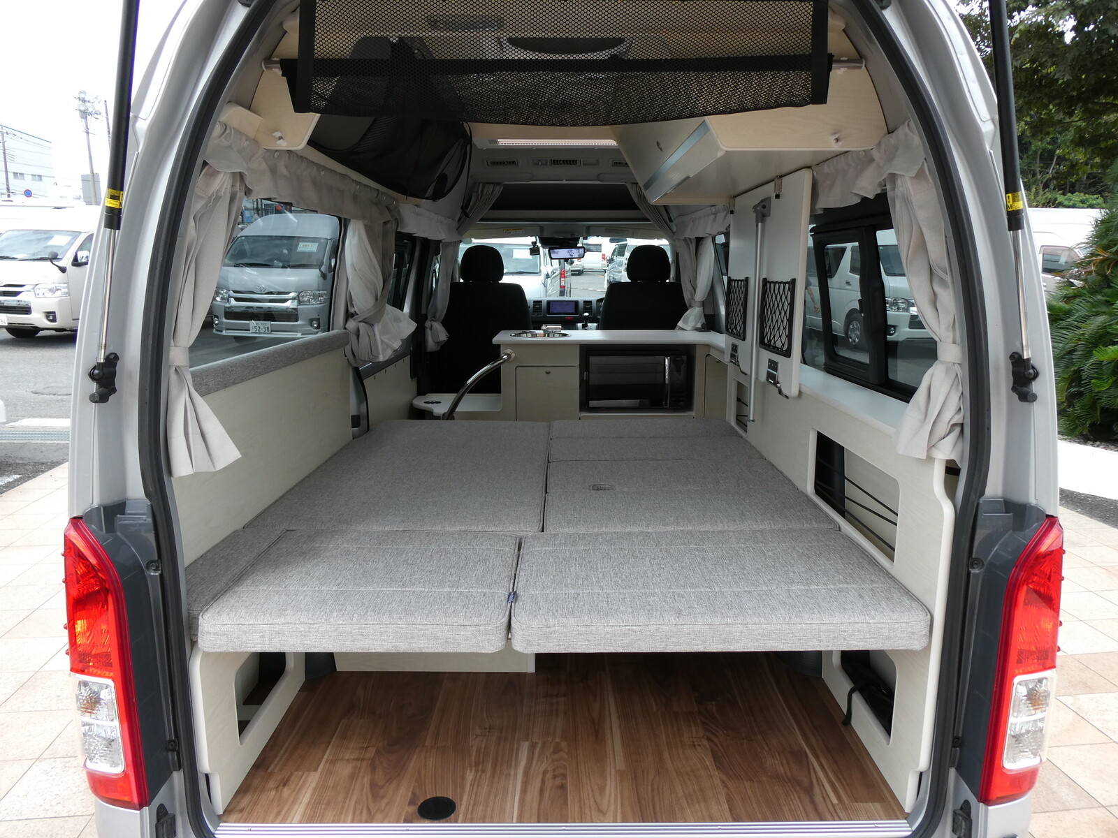 キャンピングカーバンコン