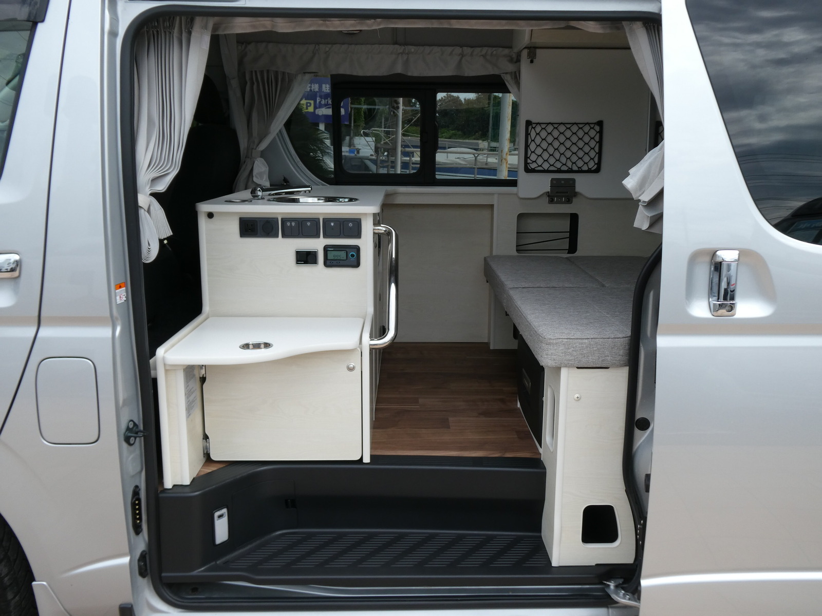 キャンピングカーバンコン