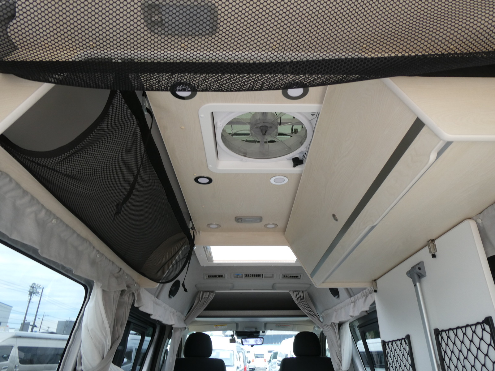 キャンピングカーバンコン