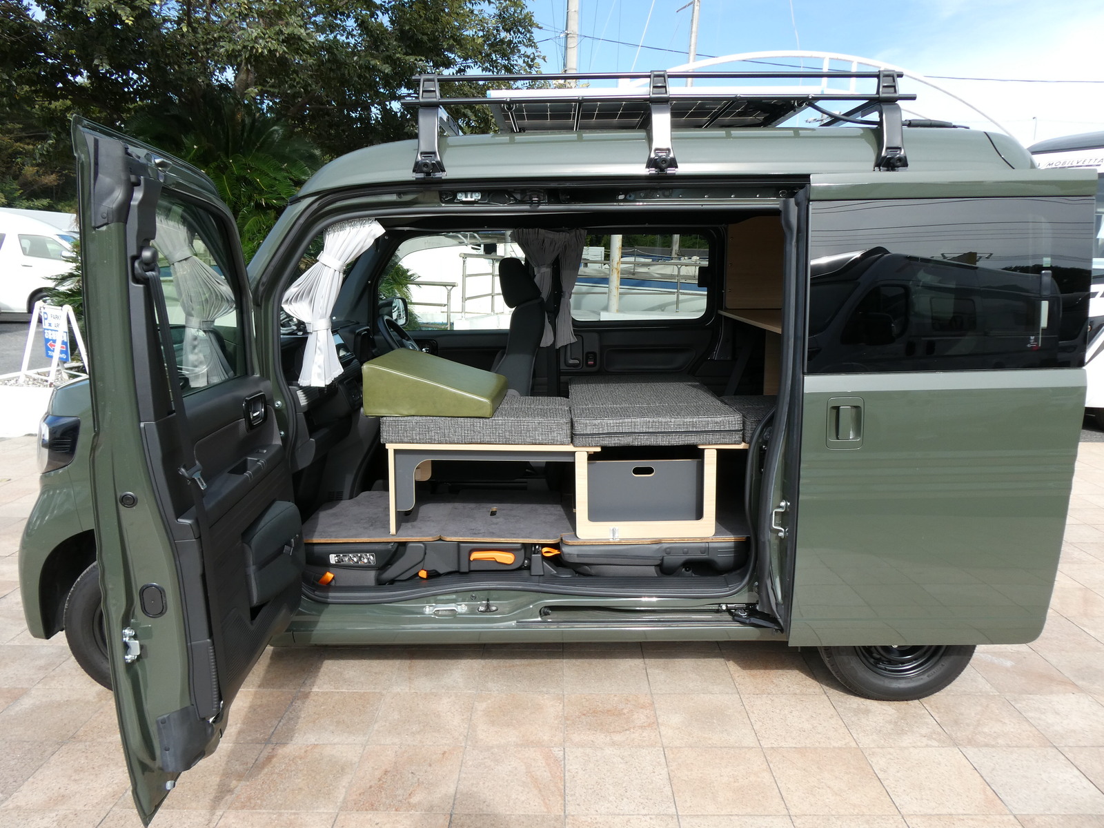 キャンピングカー軽キャンパー