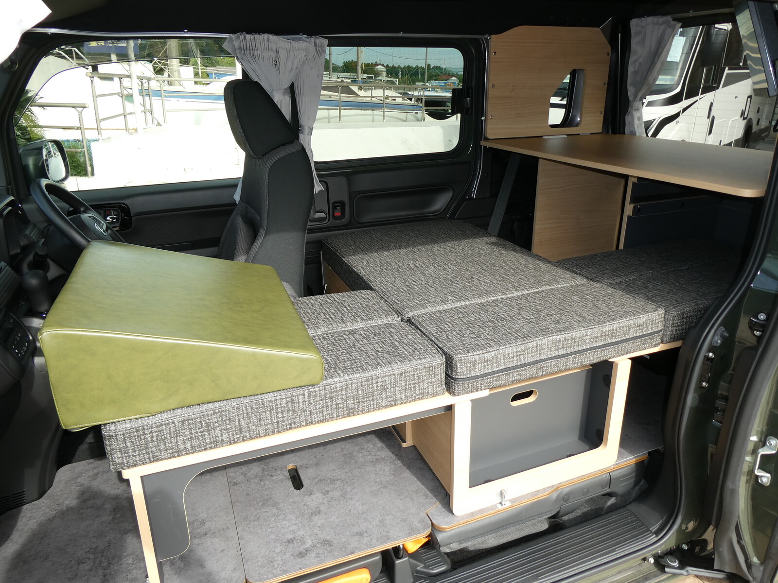 キャンピングカー軽キャンパー