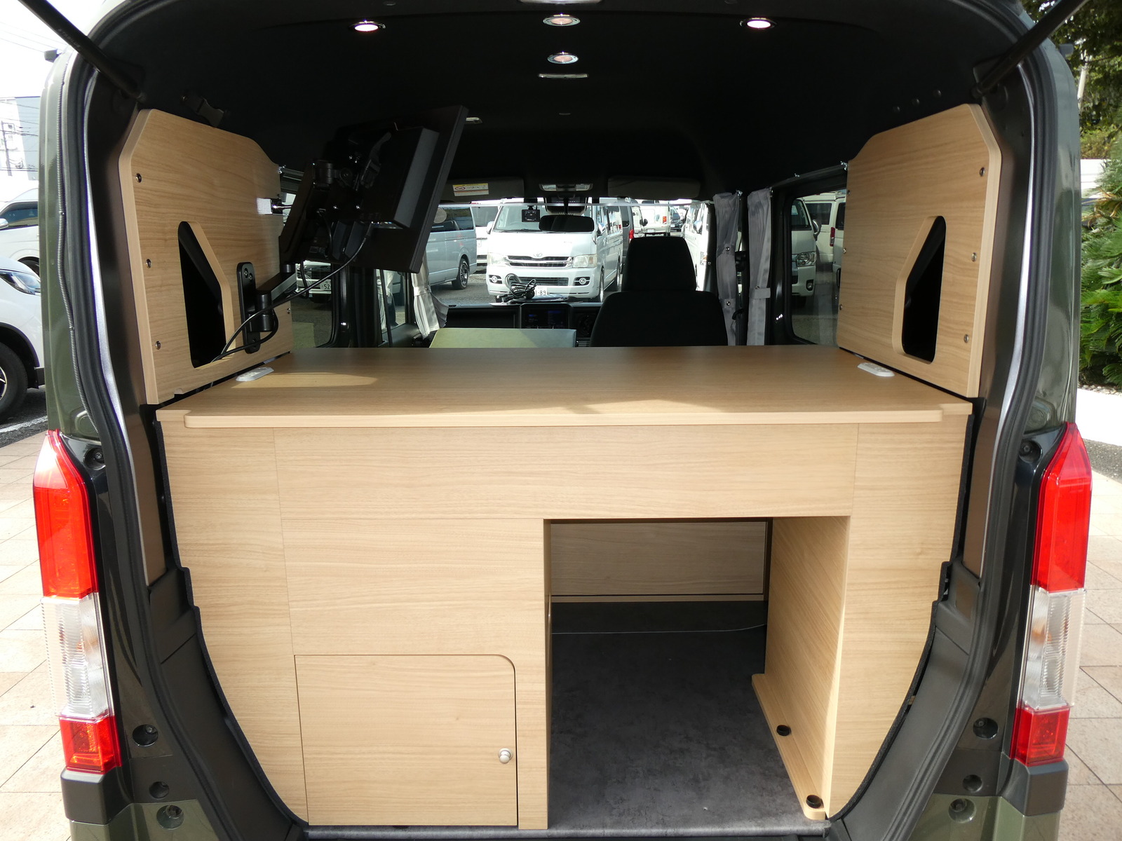 キャンピングカー軽キャンパー