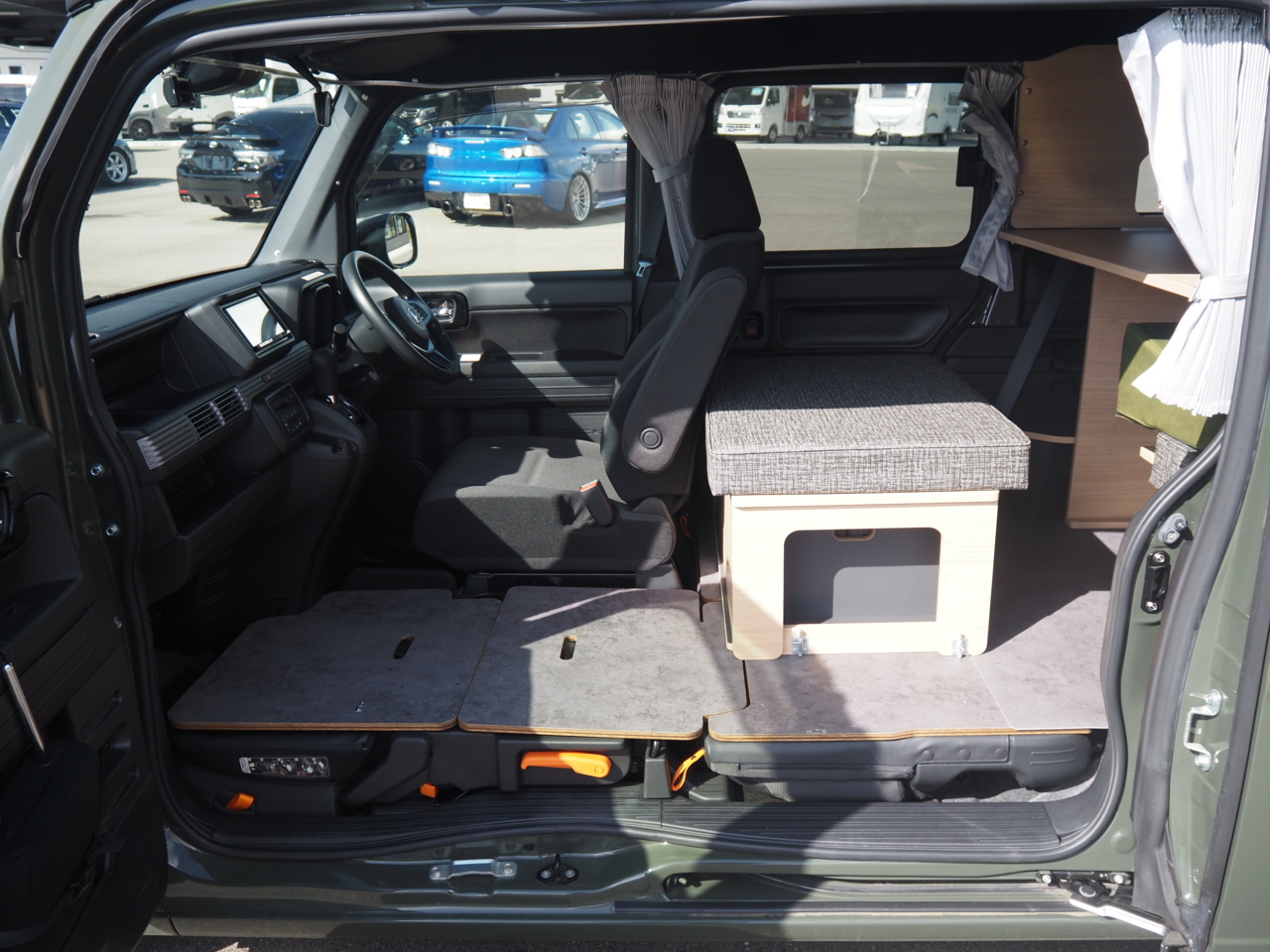 キャンピングカー軽キャンパー