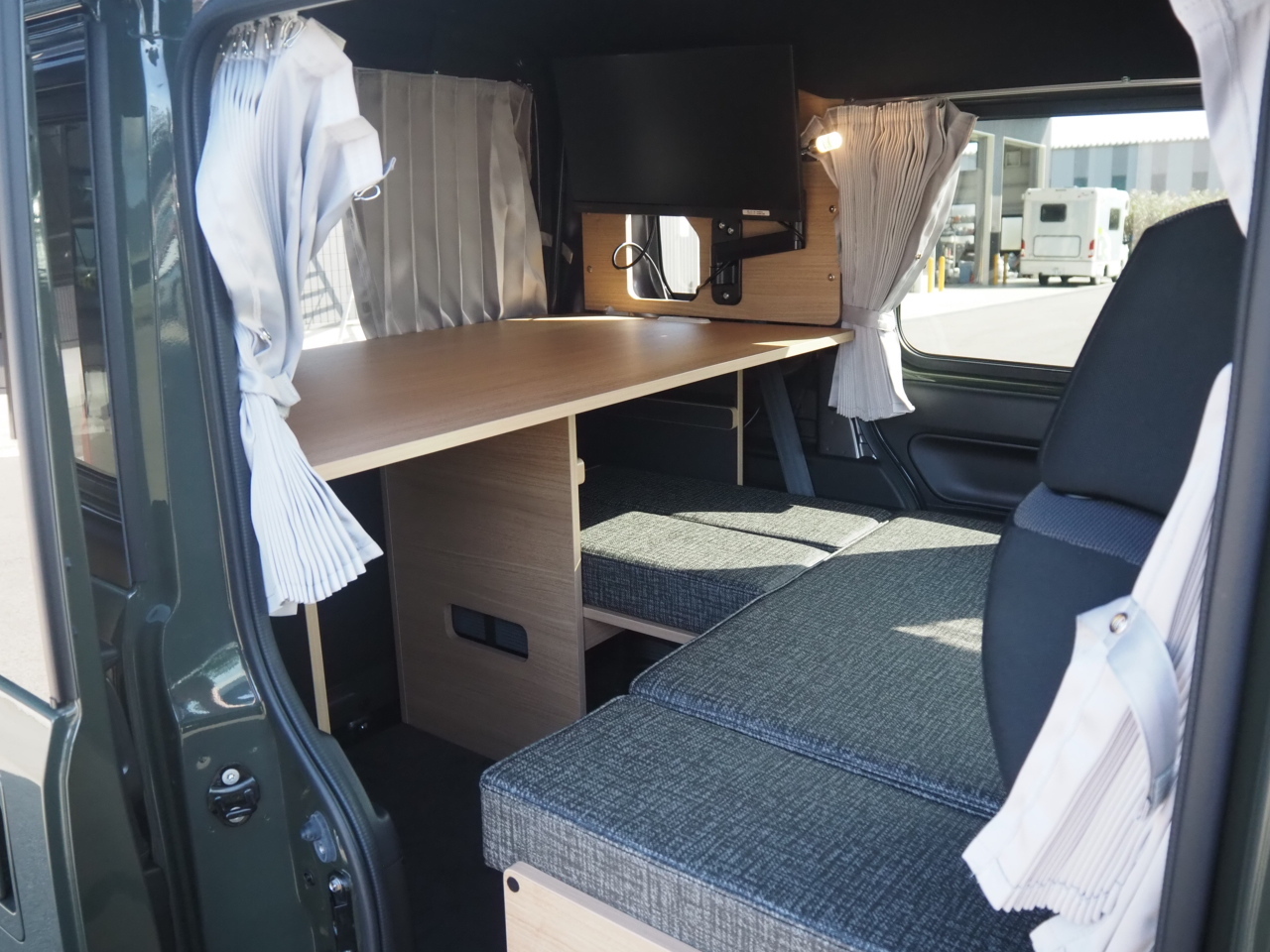 キャンピングカー軽キャンパー