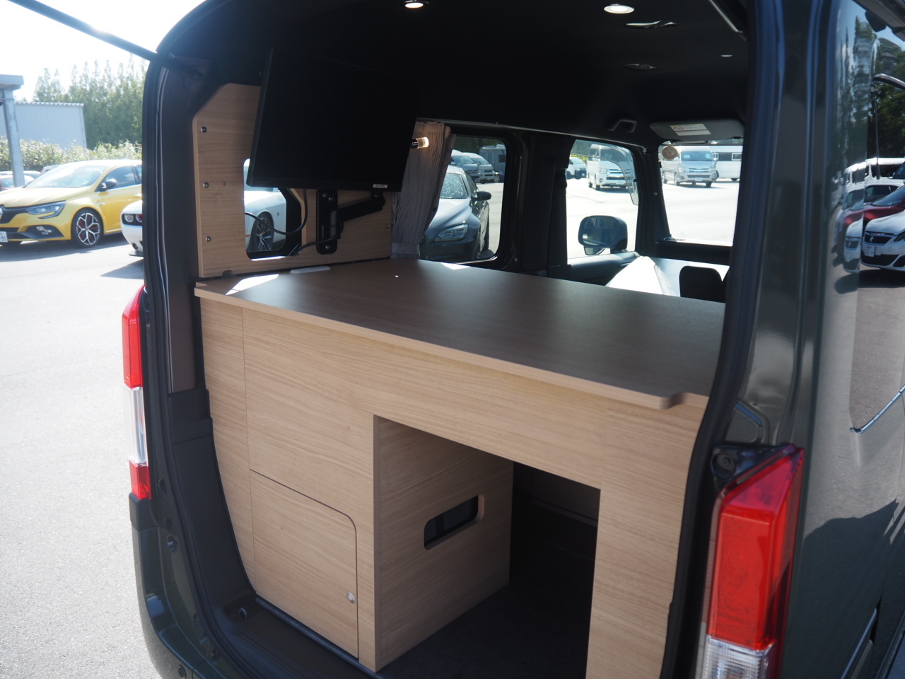 キャンピングカー軽キャンパー