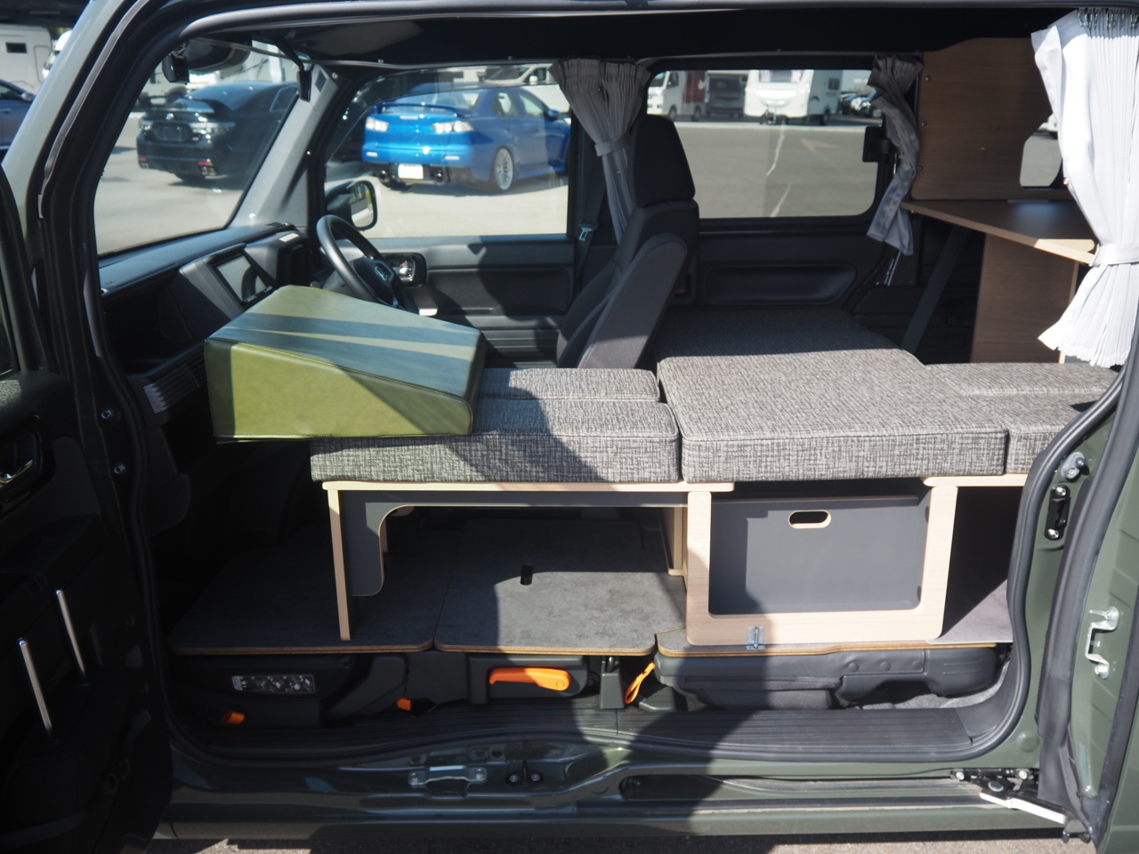 キャンピングカー軽キャンパー