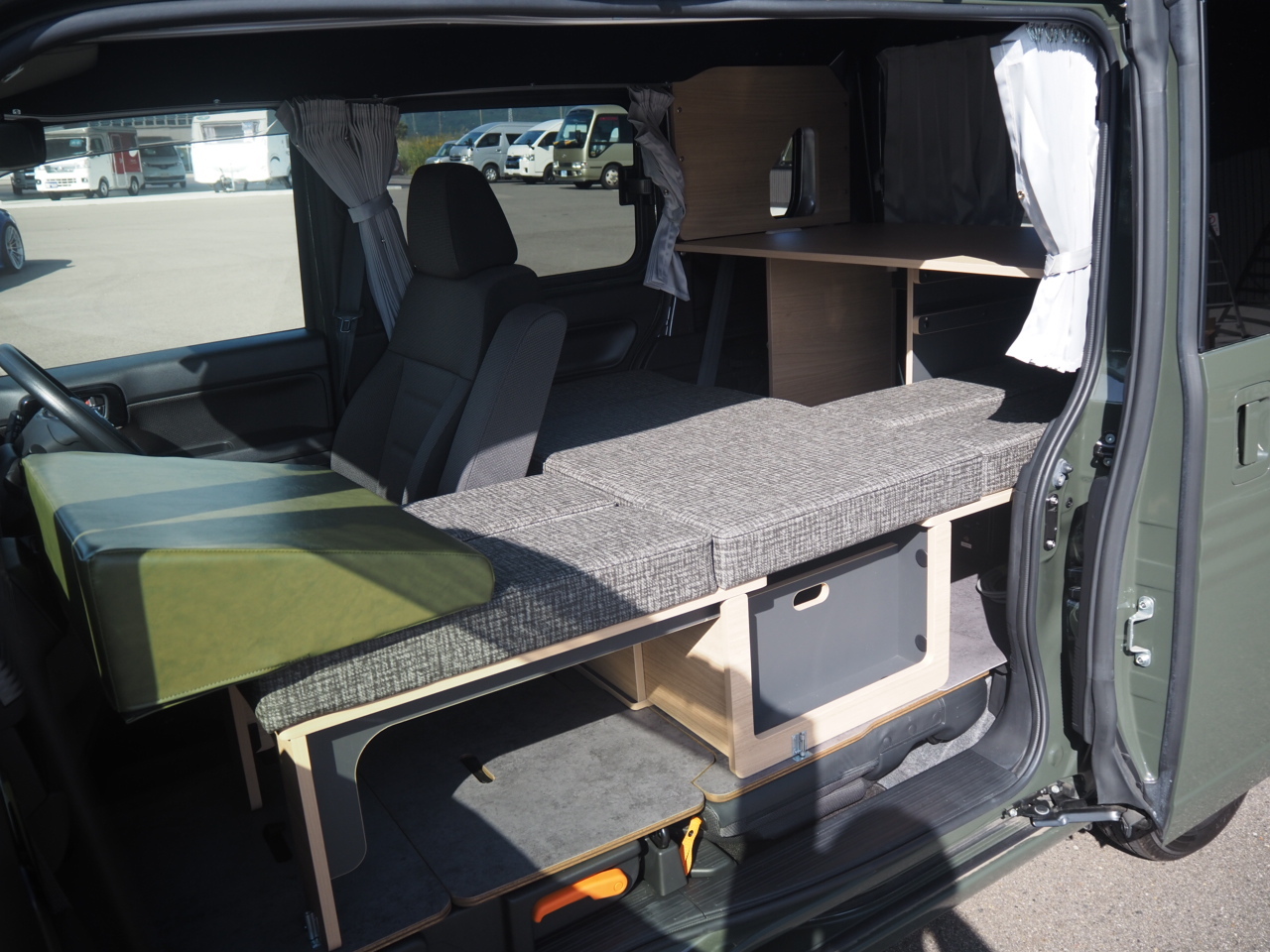 キャンピングカー軽キャンパー