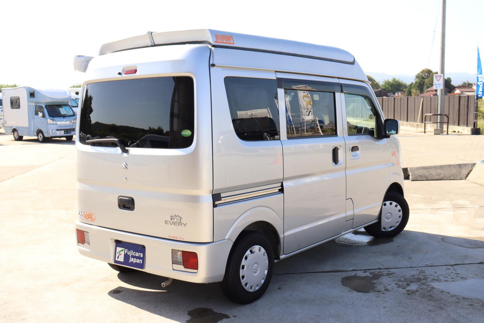 キャンピングカー軽キャンパー