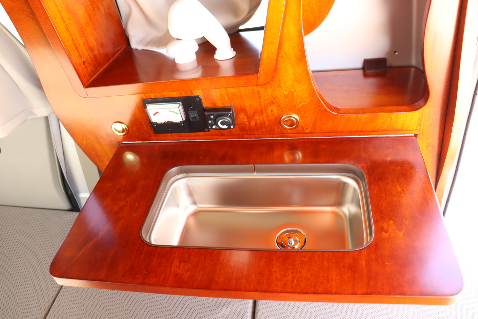 キャンピングカー軽キャンパー