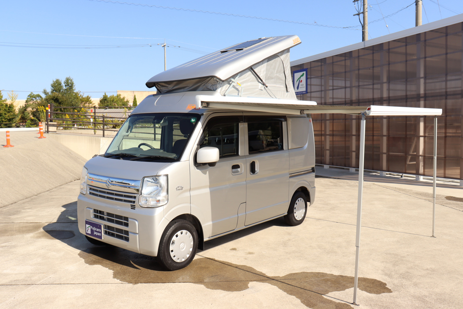 キャンピングカー軽キャンパー