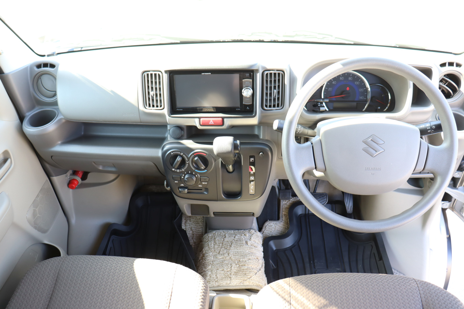 キャンピングカー軽キャンパー