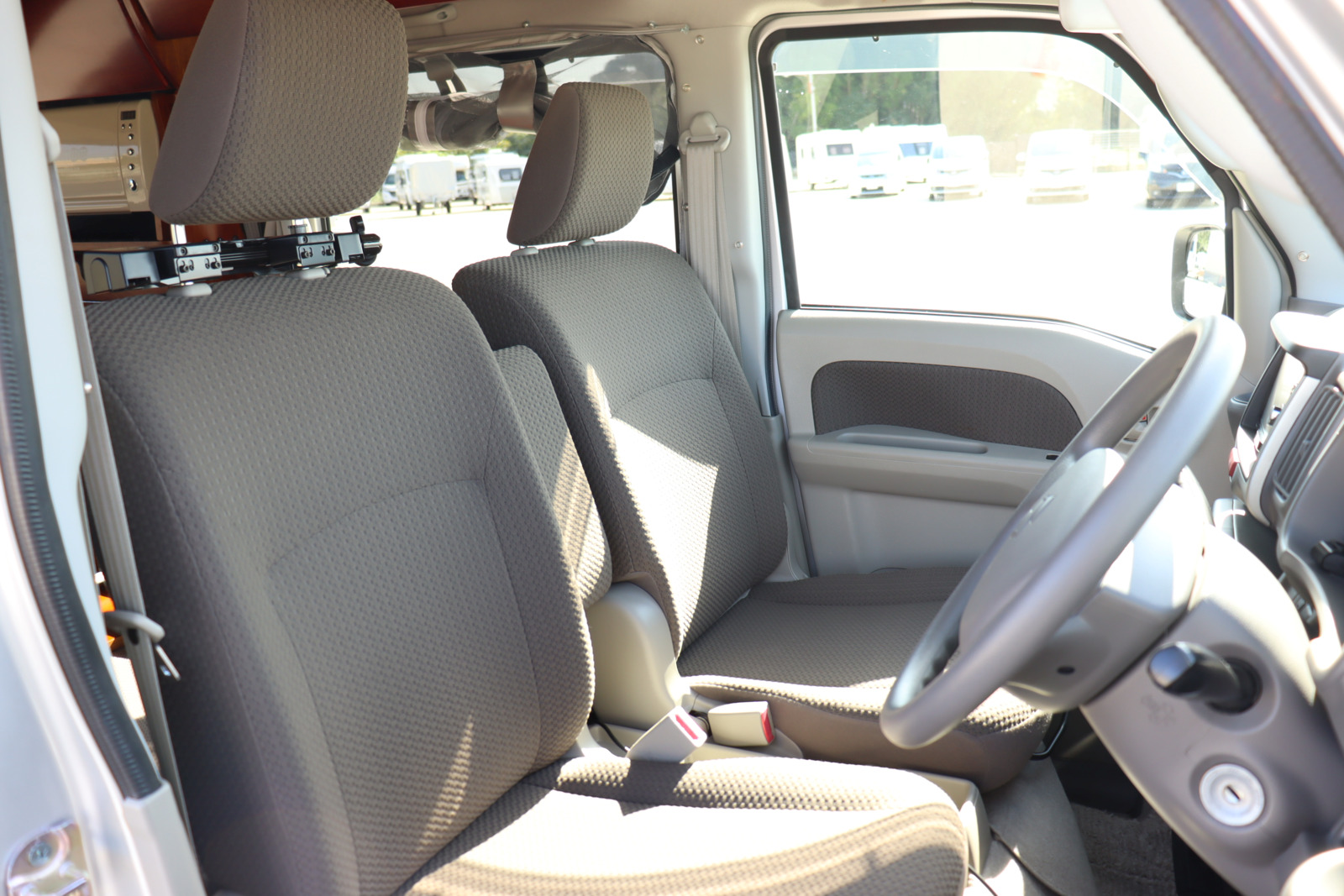 キャンピングカー軽キャンパー