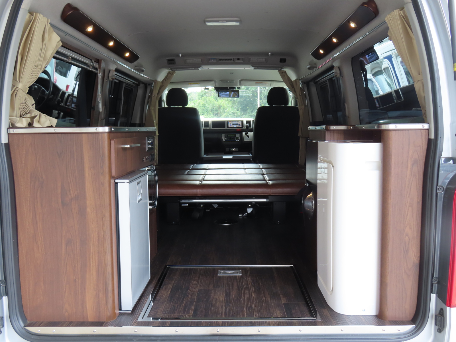 キャンピングカーバンコン