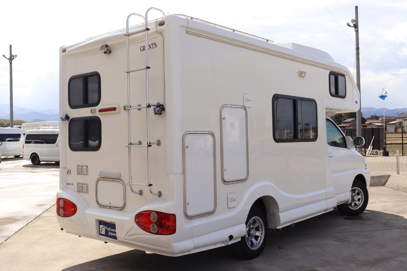 キャンピングカーキャブコン