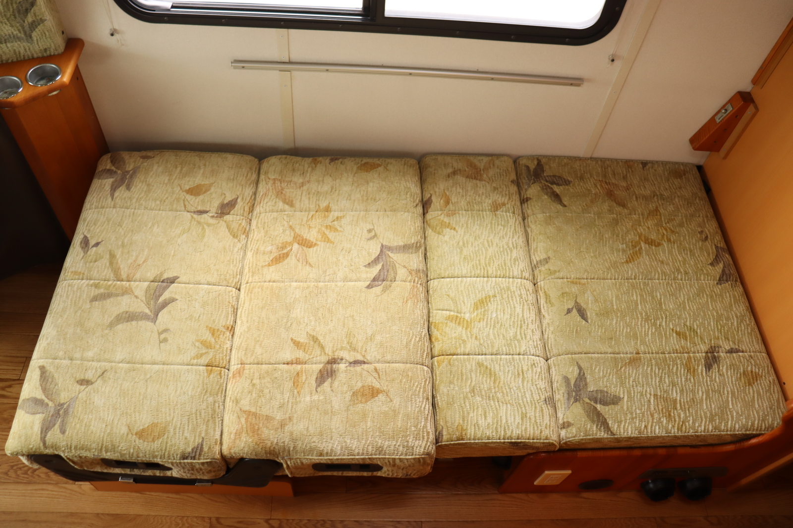 キャンピングカーキャブコン