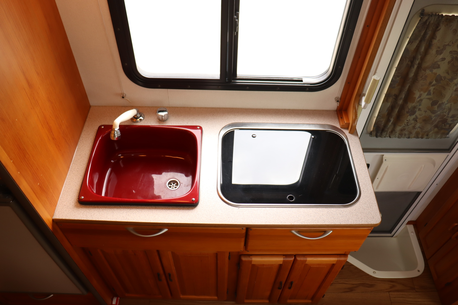 キャンピングカーキャブコン