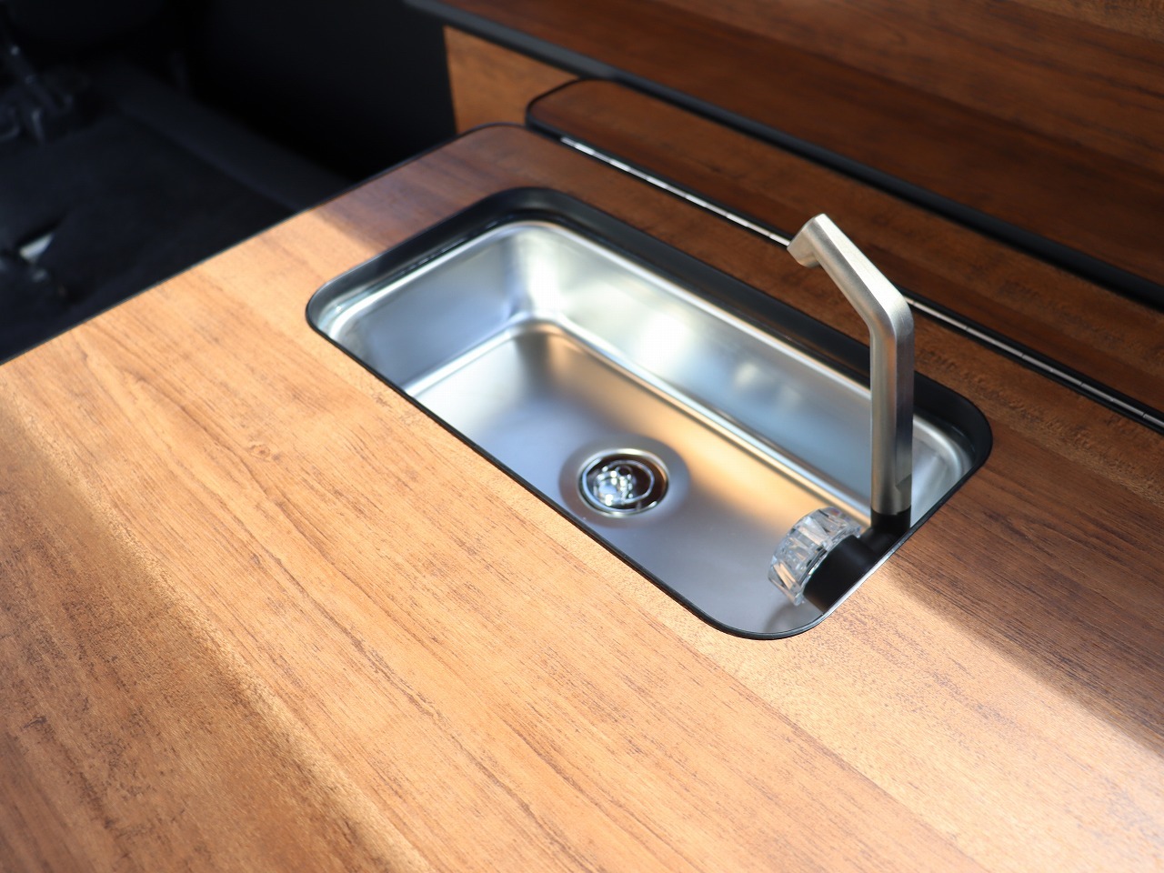 キャンピングカーバンコン