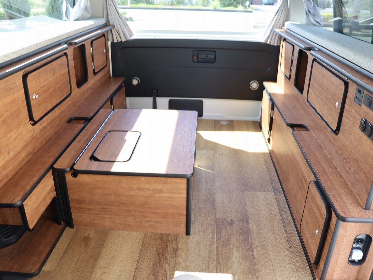 キャンピングカーバンコン