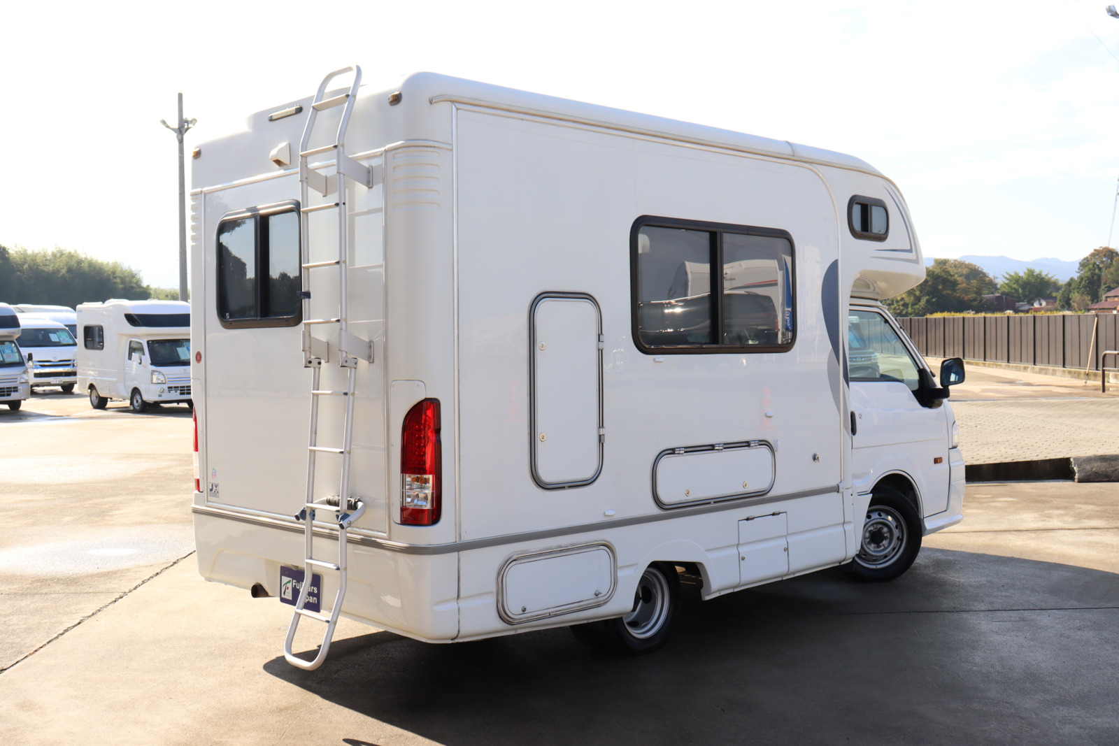 キャンピングカーキャブコン