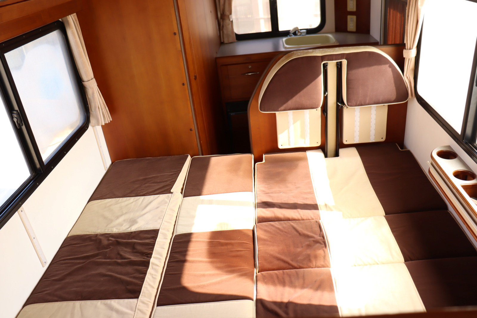 キャンピングカーキャブコン