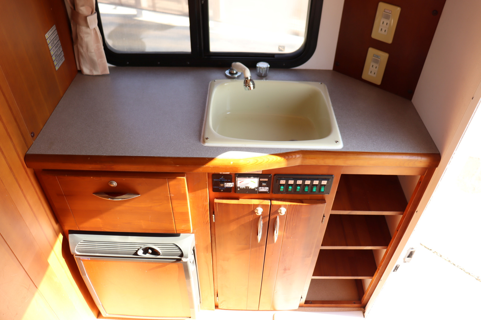 キャンピングカーキャブコン