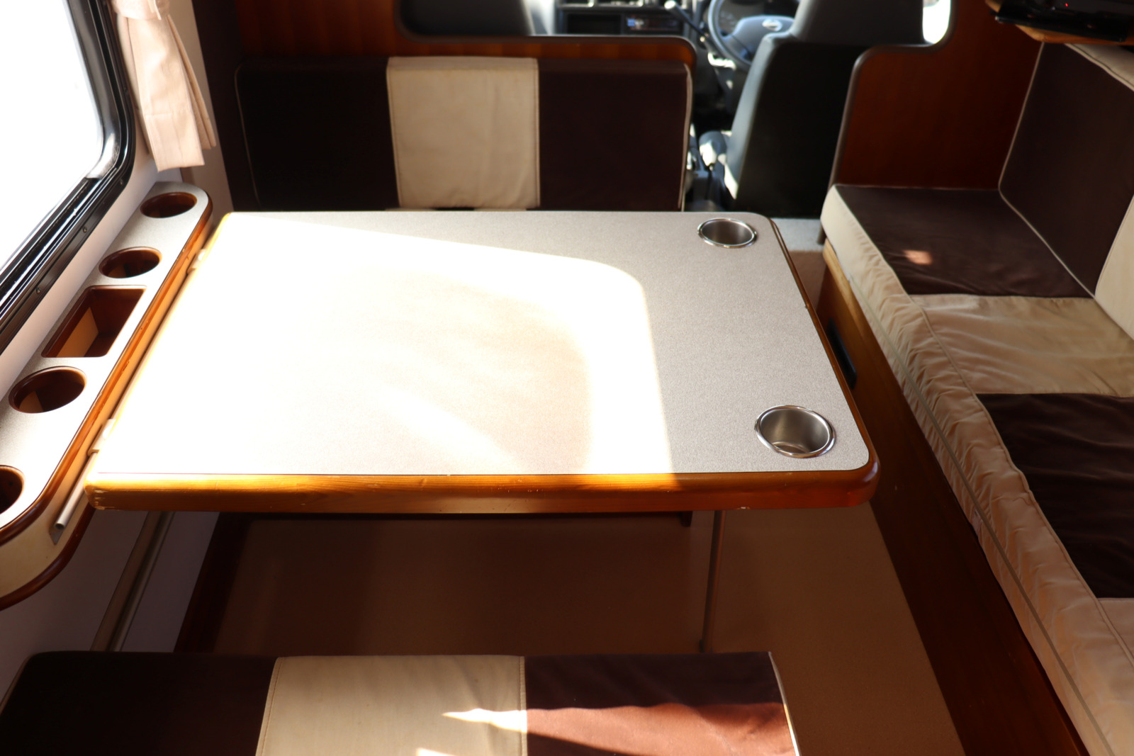 キャンピングカーキャブコン