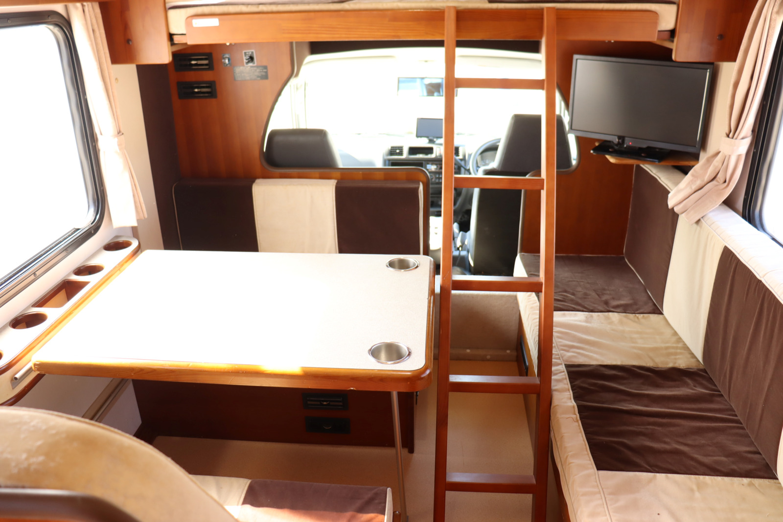 キャンピングカーキャブコン