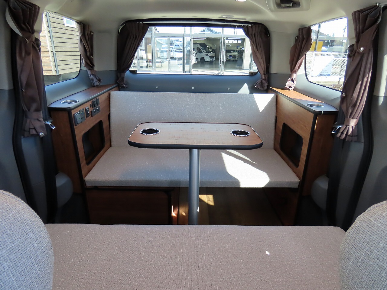 キャンピングカーバンコン