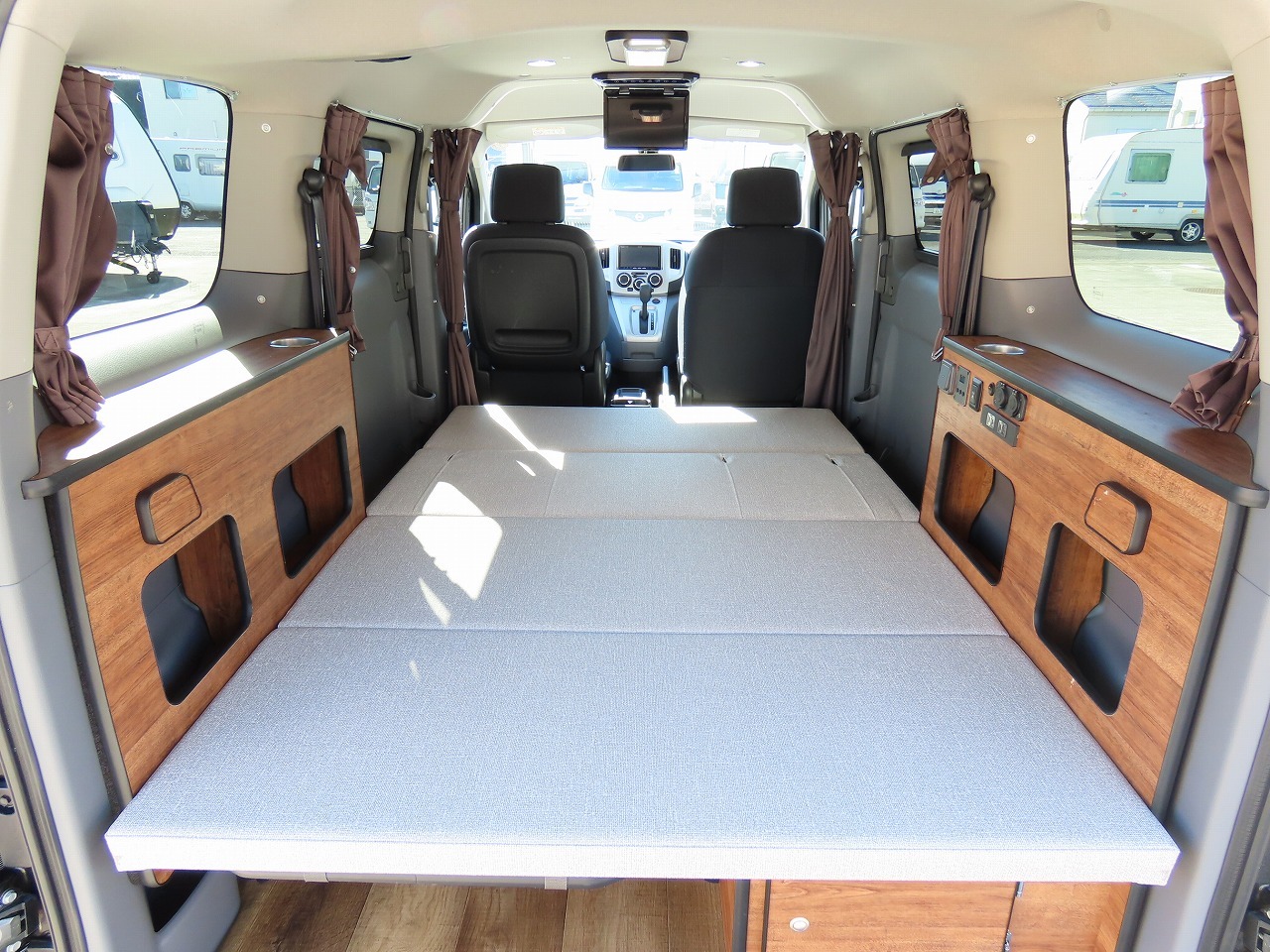 キャンピングカーバンコン