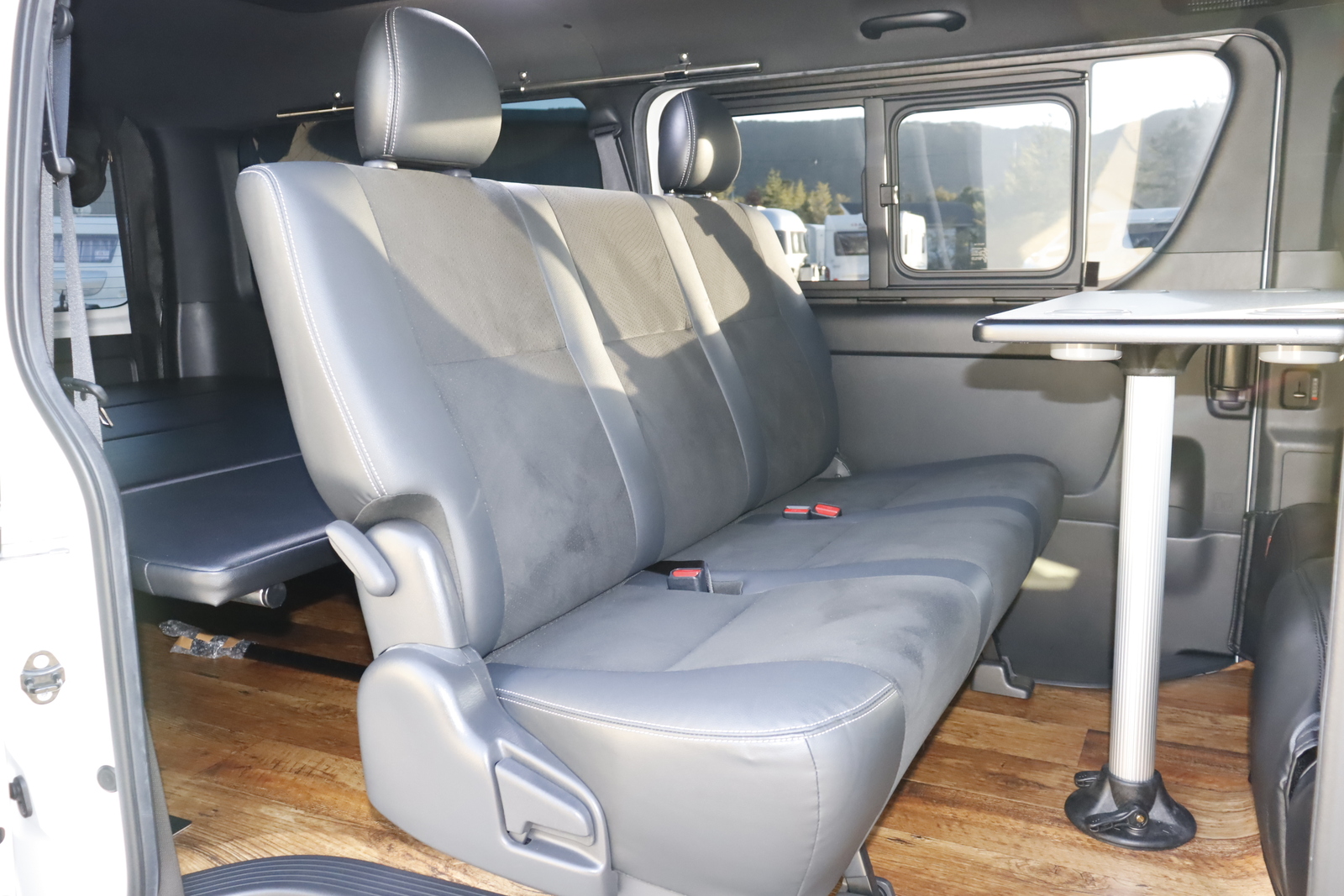 キャンピングカーバンコン