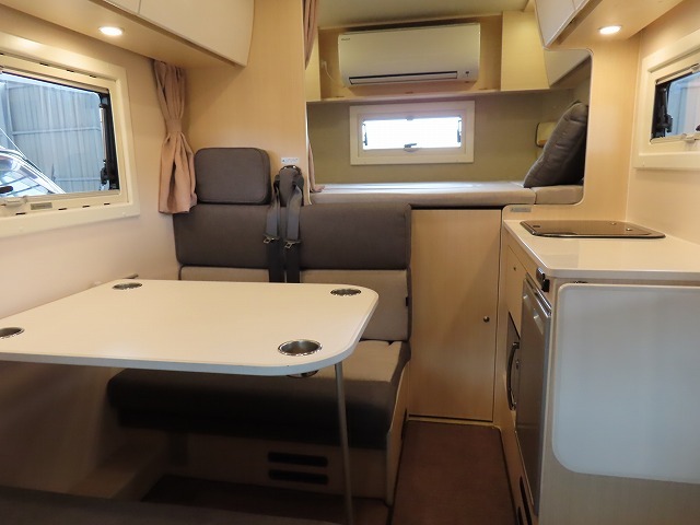 キャンピングカーキャブコン